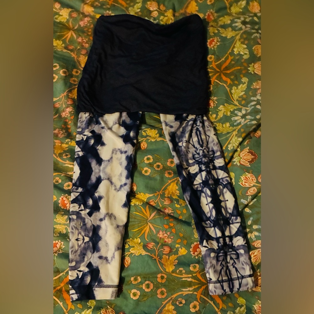 lululemon athletica Black and White Cropped Pants Size 4